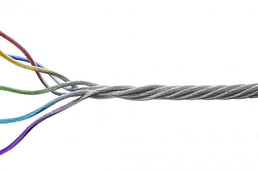 Při použití běžných štípacích kleští může dojít k rozpletení ocelového lana