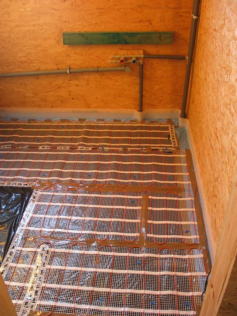 Ukázka podlahy v koupelně s topnou rohoží ECOFLOOR
