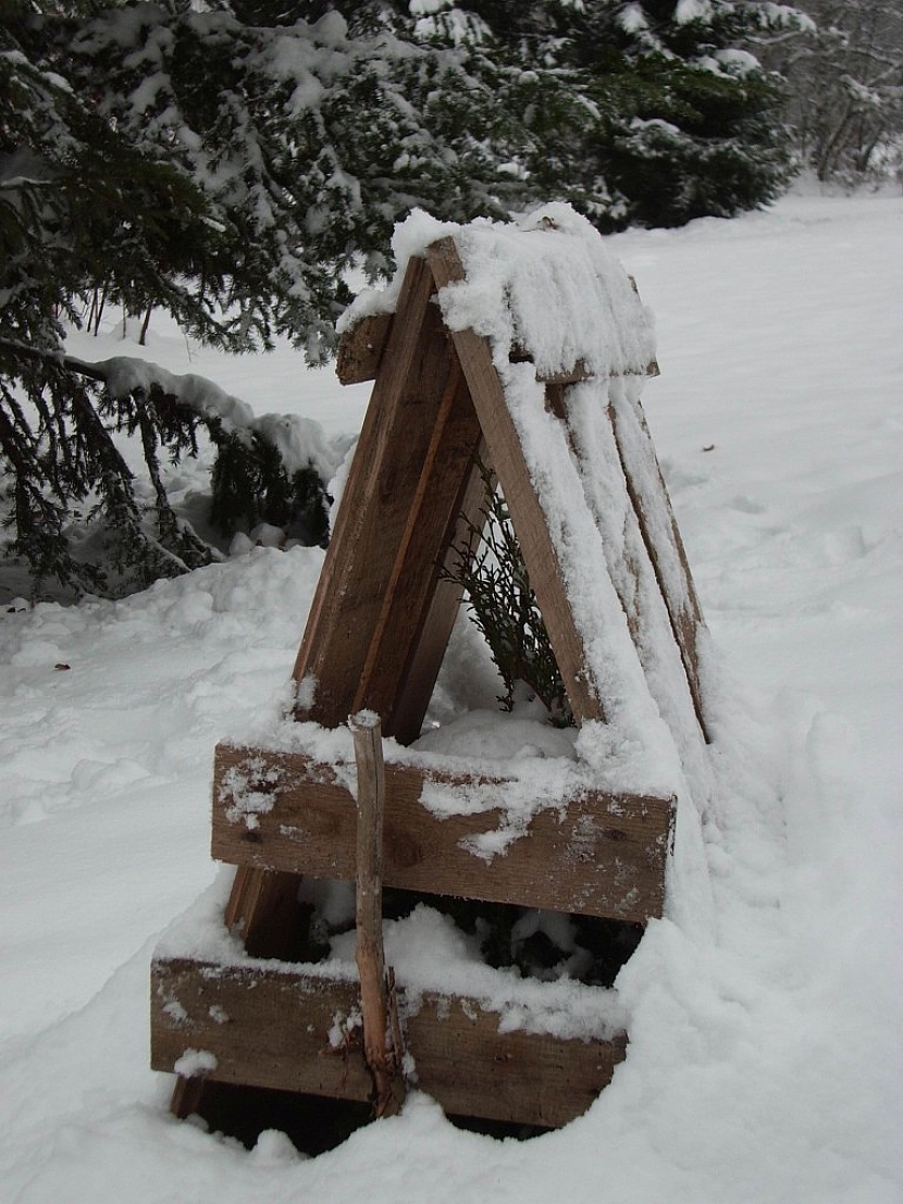 Pevnější ochranou před sněhem bude dřevěná konstrukce
