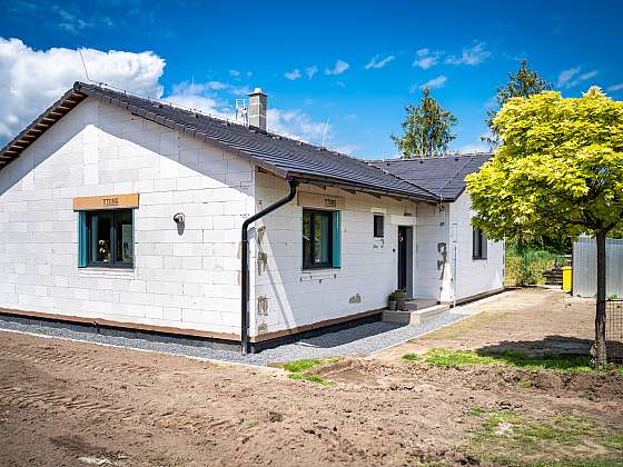 otevřít: Jak je možné, že stěny drží bez zateplení? Tenhle trik používají zkušení stavitelé