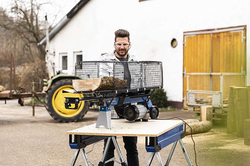 Štípač Scheppach HL 760 je vybaven odnímatelnou ochrannou klecí a prodlouženým pracovním stolem