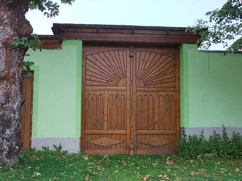 Stará dřevěná vrata