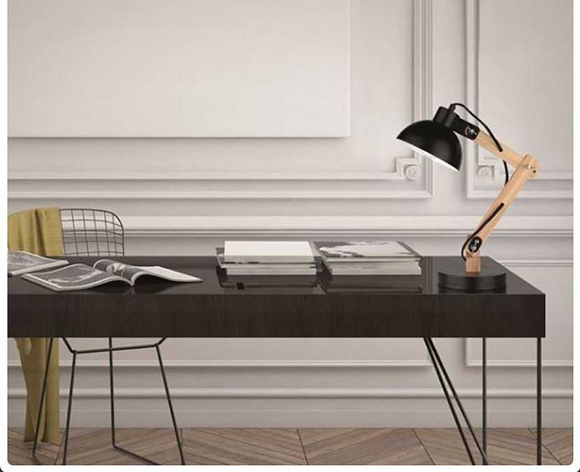 Stojací a stolní lampa v moderním interiéru převzala roli designového solitéru (Zdroj: e-light.cz)