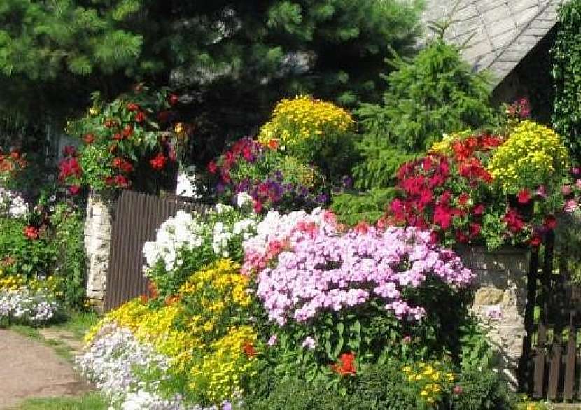 Těšíte se na jaro? Přijďte se podívat na novinky v péči o zahradu!
