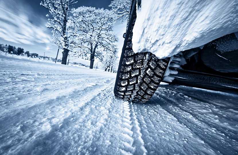 Jaká by měla být výbava automobilu na zimu? (Zdroj: Depositphotos)