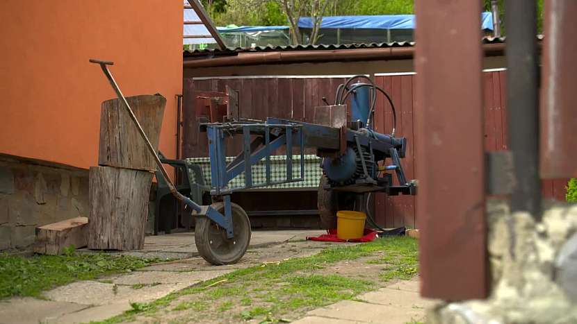 Výroba štípačky na dřevo může být užitečná zábava 