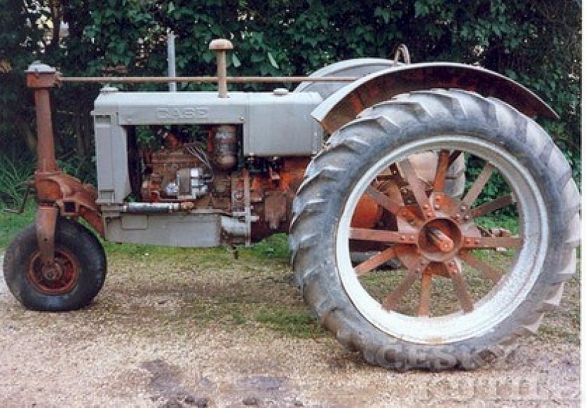 Kdo vyrobil první traktor?