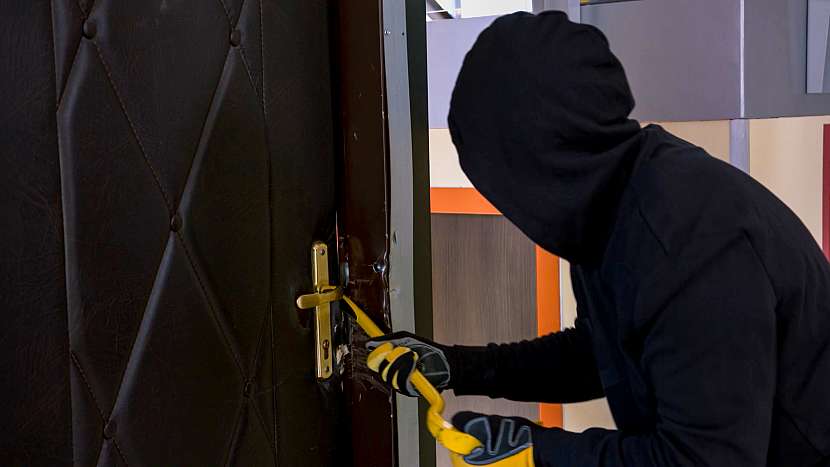 Pořiďte si bezpečnostní dveře a zloději nemají šanci (Zdroj: Depositphotos (https://cz.depositphotos.com))
