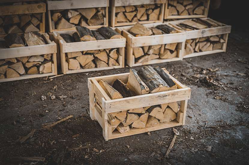 Nic nenahradí atmosféru, kterou navodí praskající dřevo. Topte efektivně (Zdroj: Shutterstock)