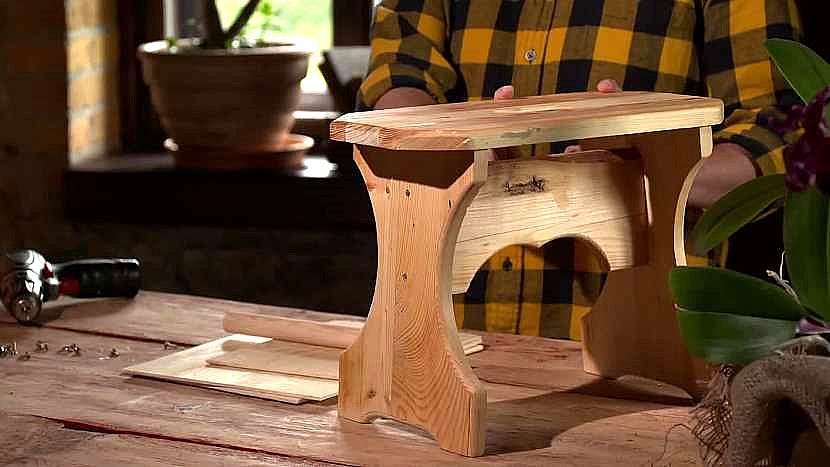Úložný box na nářadí můžeme vyrobit z dřevěné stoličky (zdroj: Prima DOMA MEDIA s.r.o.)