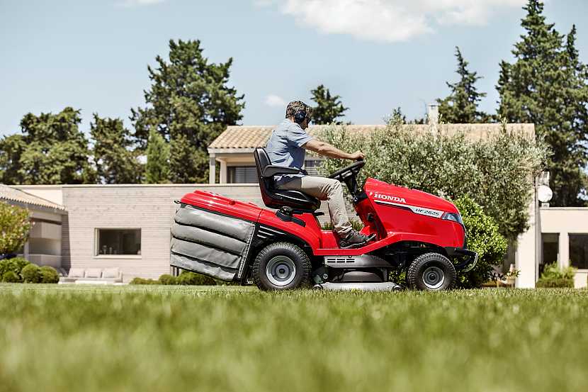 Co by měly umět sekačky na trávu a zahradní traktory? (Zdroj: Honda)