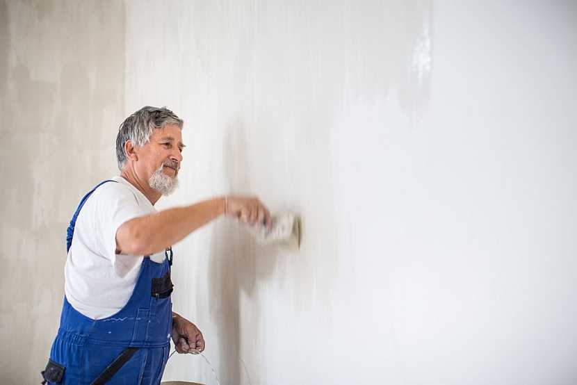 Penetrace zdí je důležitá součást přípravy před malováním