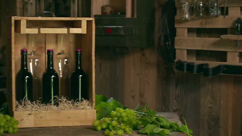 Dárková bedýnka na víno ze starého šuplíku (Zdroj: Prima DOMA)