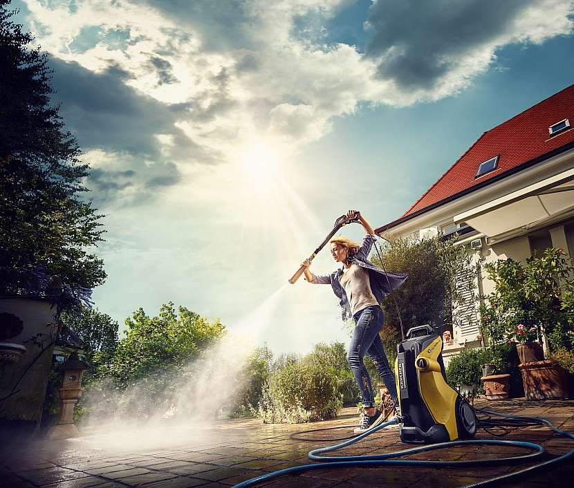 Vysokotlaký čistič vám pomůže důkladně vyčistit i venkovní prostory (Zdroj: HORNBACH BAUMARKT CS spol. s.r.o.)