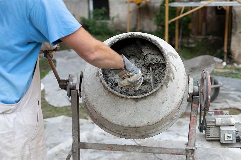 Poradíme, jak namíchat beton svépomocí
(Zdroj: Depositphotos (https://cz.depositphotos.com))