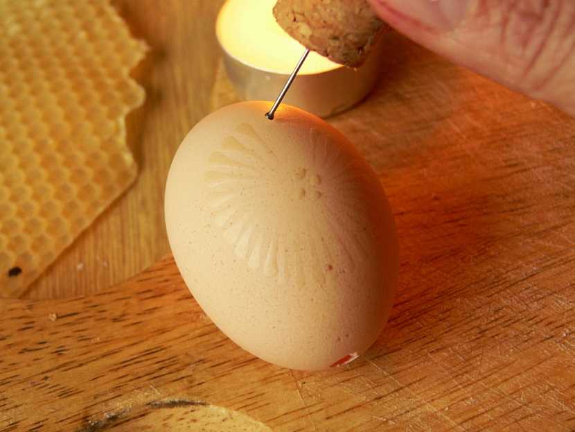 Zdobení vajec voskem
