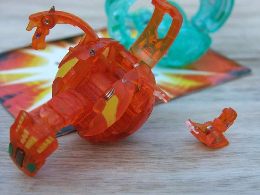 Vteřinové lepidlo Super Ceys – lepení plastové hračky draka