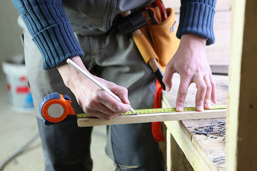 Naučte se spojovat dřevo na rozpor a čep (Zdroj: Depositphotos (https://cz.depositphotos.com))
