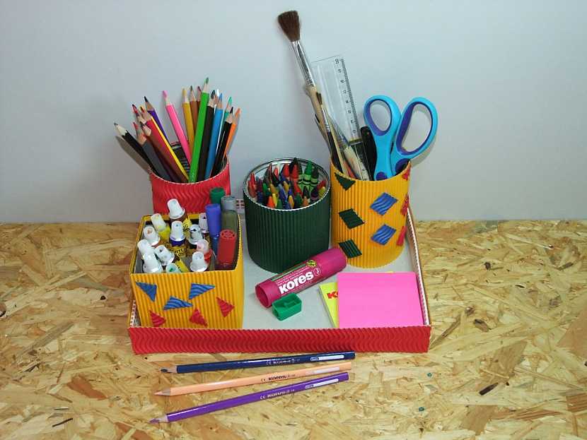 Stojánek na tužky a barvičky