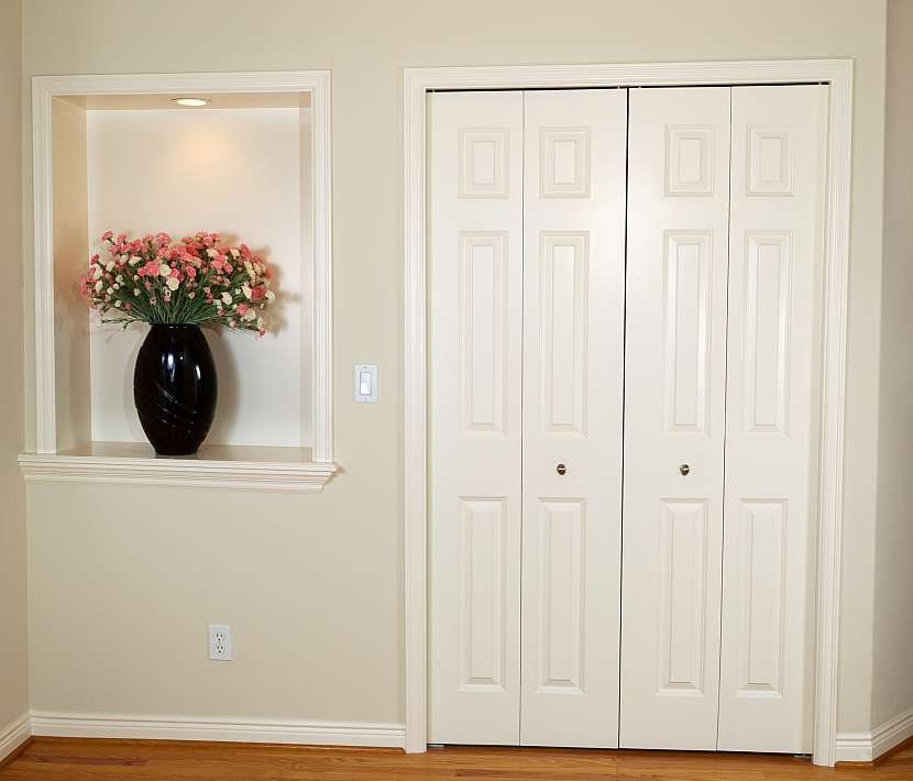 Shrnovací dveře ušetří místo a pěkně vypadají (Zdroj: Depositphotos (https://cz.depositphotos.com))