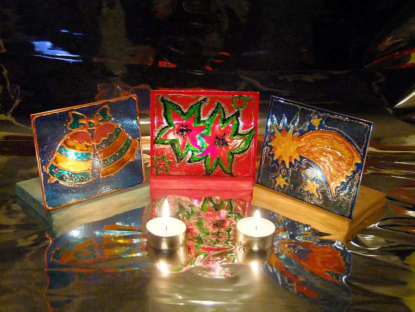 Malovaný svícen podtrhne slavností atmosféru (Zdroj: Petra)