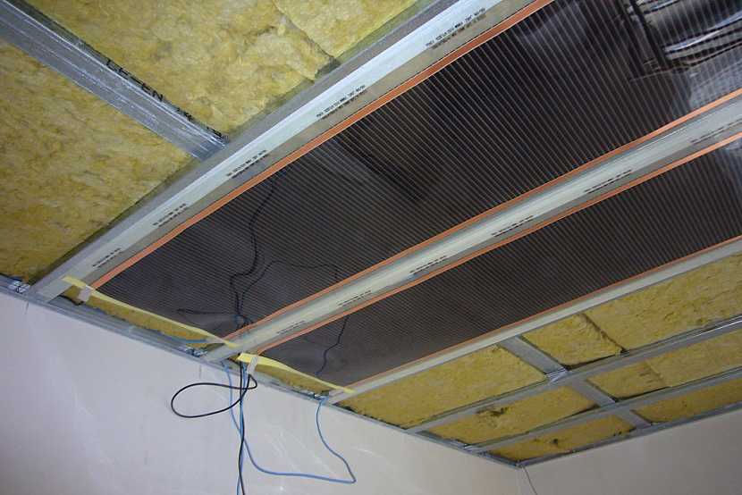 Ukázka stropu se stropní folii ECOFILM