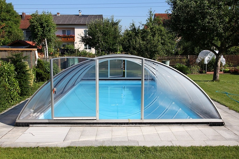 Správná výška bazénového zastřešení vám umožní dlouhé používání bazénu