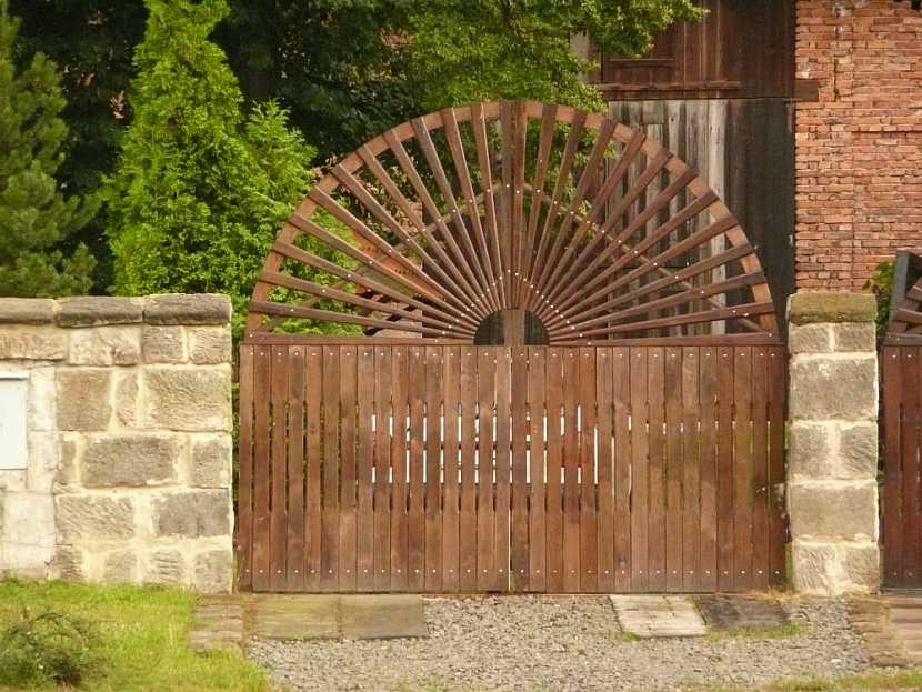 Stará dřevěná vrata