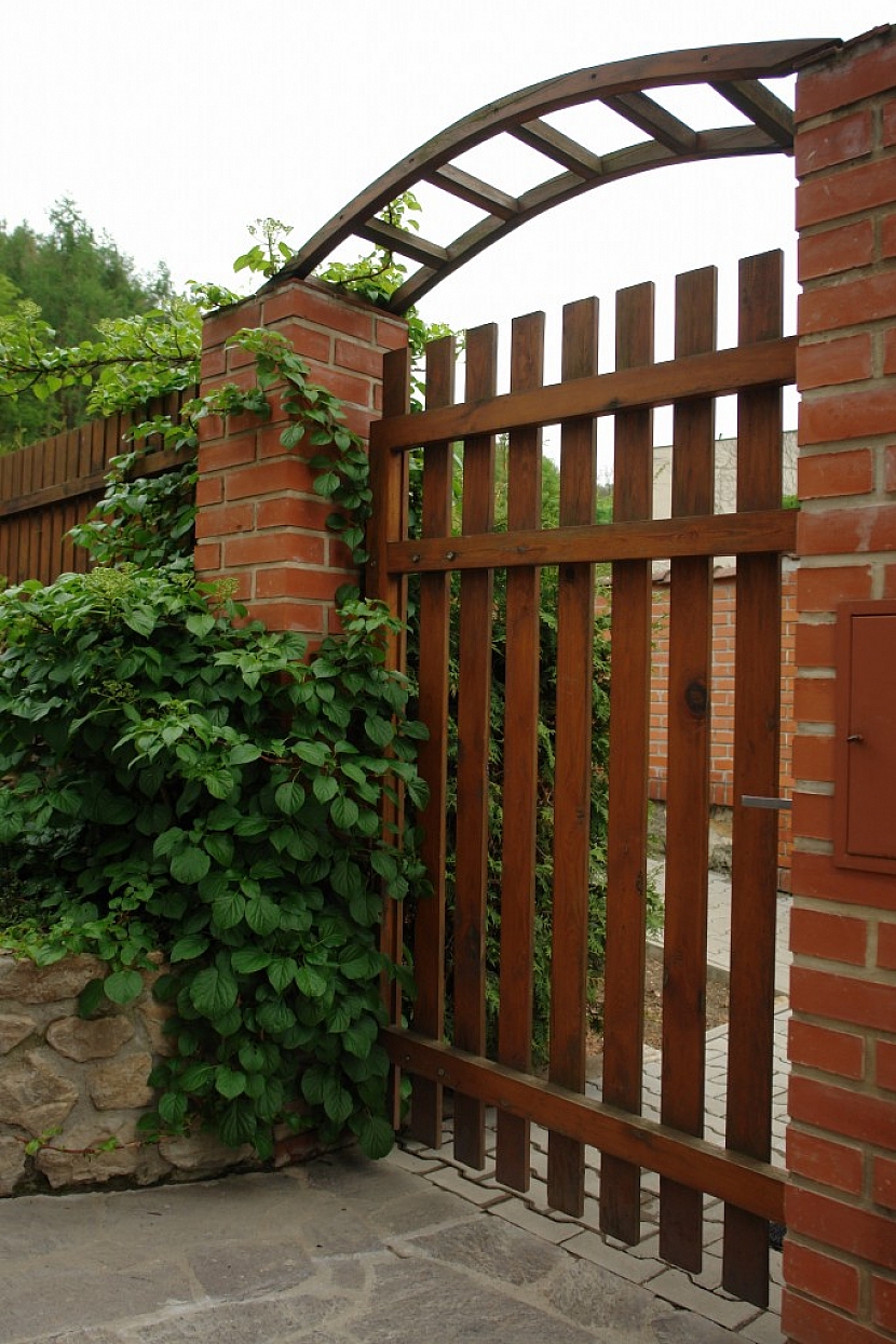 Pěkný plot by měl být i funkční a trochu majitele i charakterizovat