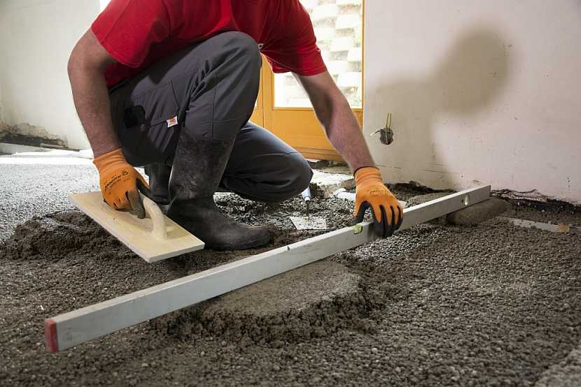 V průběhu realizace hlídáme rovinatost lehkého betonu.