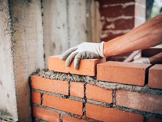 otevřít: Co dělat, když je potřeba upravit tvar cihly při vyzdívání?