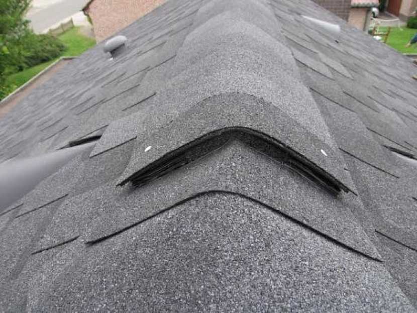 Rekonstrukce střechy – výměna eternitu za šindel