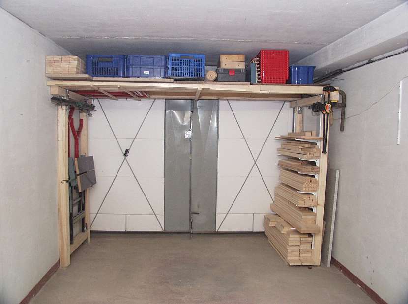 Proč nevyužít úložný prostor, který se vejde do garáže? (Zdroj: PePa)