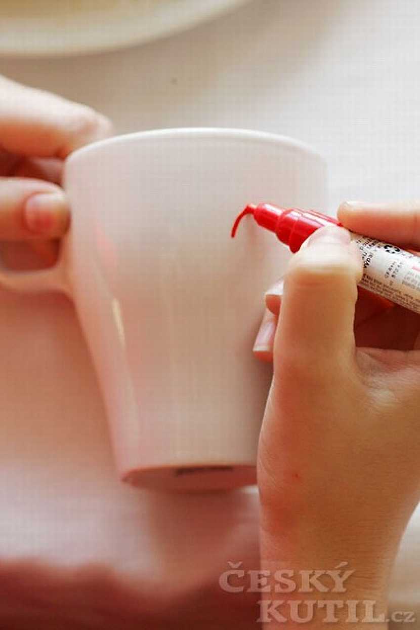 Jak použít fixy nebo barvy na porcelán