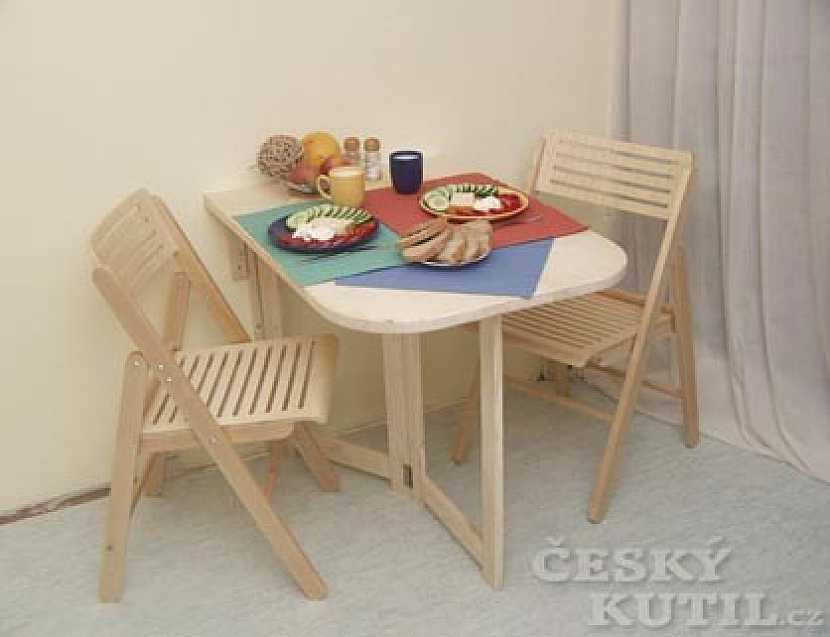 Praktický sklopný stolek do malého bytu