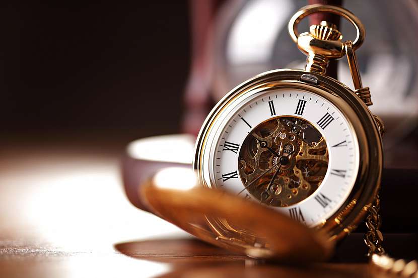 Hodiny a hodinky jsou přístroje na měření času Zdroj: Depositphotos (https://cz.depositphotos.com))