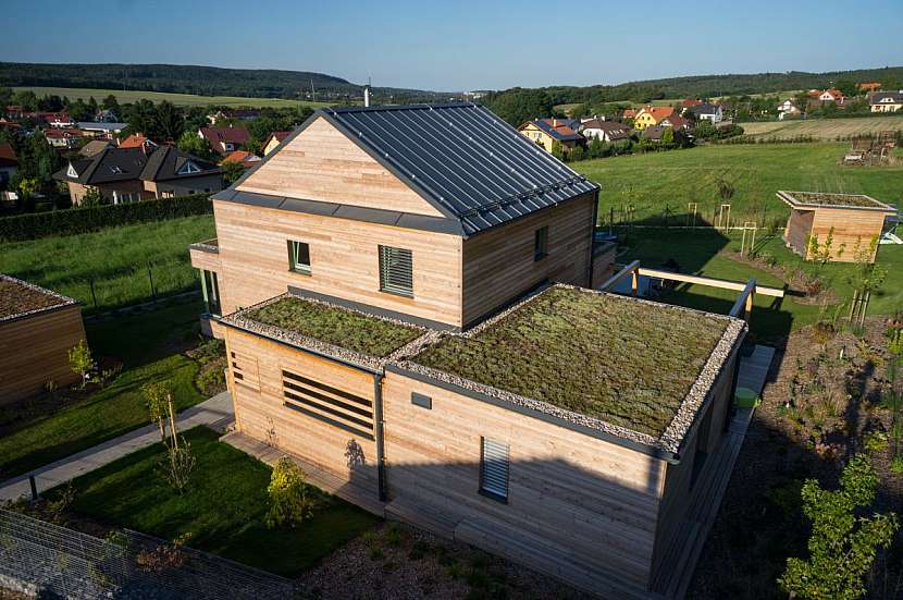 Zelenou střechu unese i dřevostavba. Jen vědět, jak na to