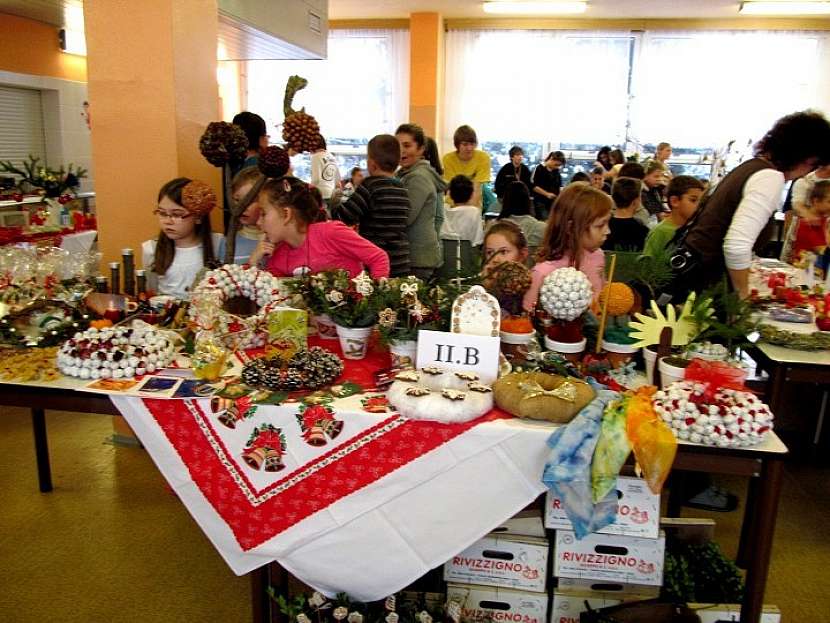 Vánoční dílny a jarmark na ZŠ a MŠ Šromotovo se opět blíží!