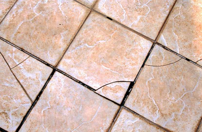 Nerovná podlaha způsobí následné praskání podlahy