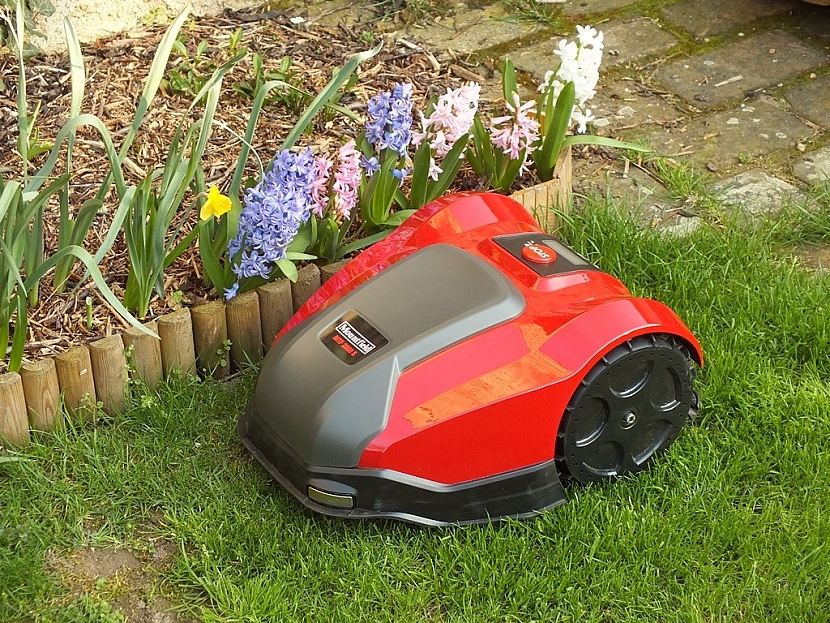Robotická sekačka - aneb samostatný zahradník od Mountfieldu