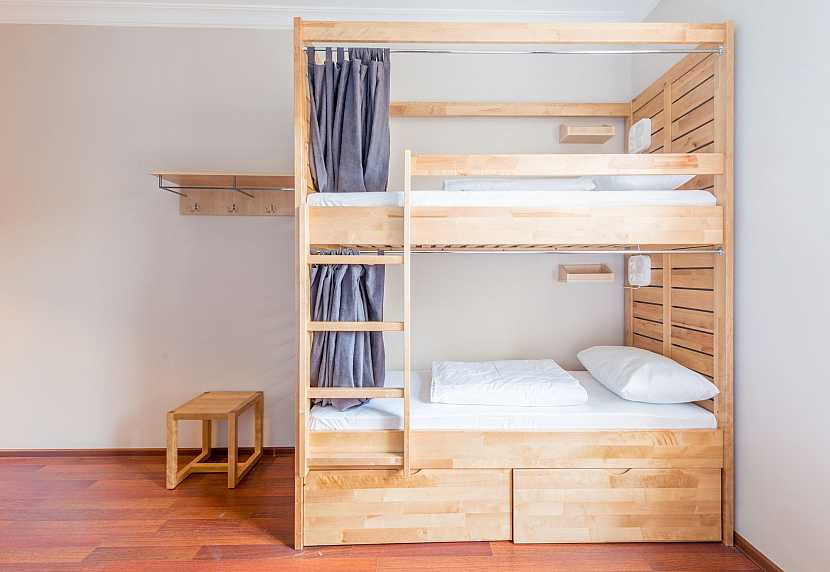 Patrová postel s úložnými prostory