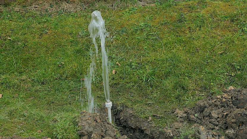 Zahradní sprcha potřebuje přívod vody (Zdroj: Prima DOMA)