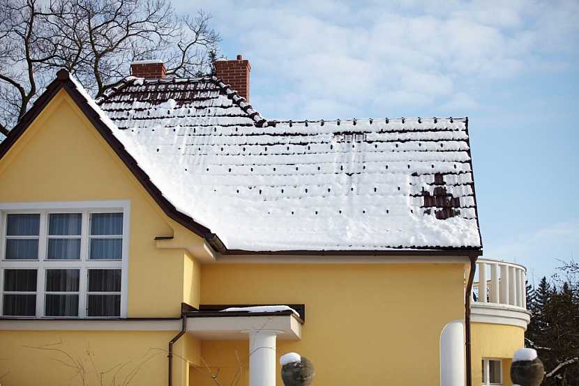 Střecha nejvíce trpí v zimě, jak ji připravit?