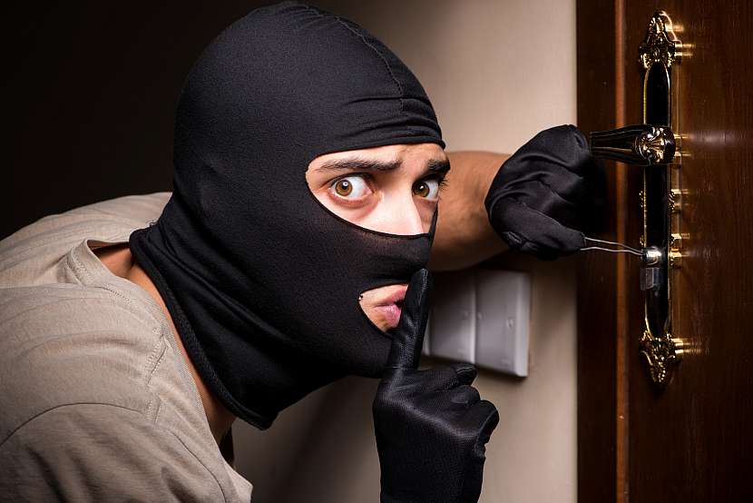 Jak před zloději chytře chránit svůj domov? (Zdroj: Depositphotos (https://cz.depositphotos.com))