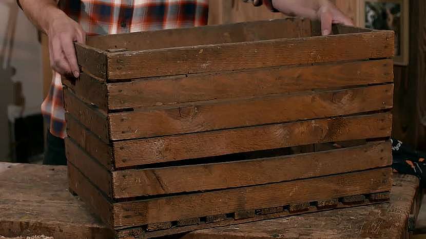 K výrobě použijte starou dřevěnou bednu