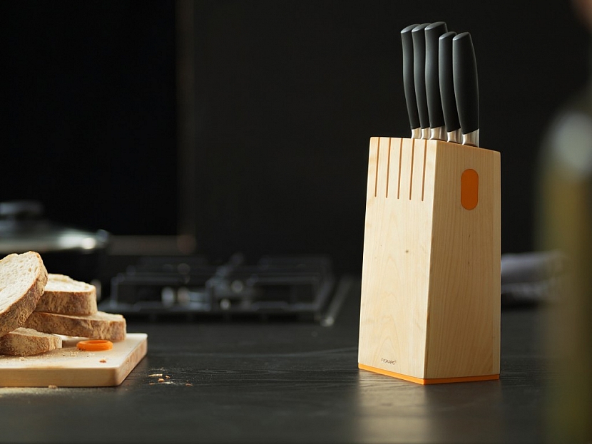 Blok s pěti noži Fiskars řady FunctionalForm+ vám poskytne vždy správný nůž na jakékoliv maso, ovoce nebo zeleninu.