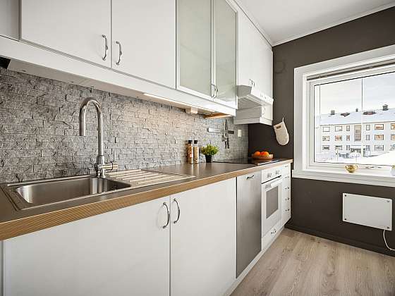 otevřít: Jak vysoko zavěsit kuchyňské skříňky