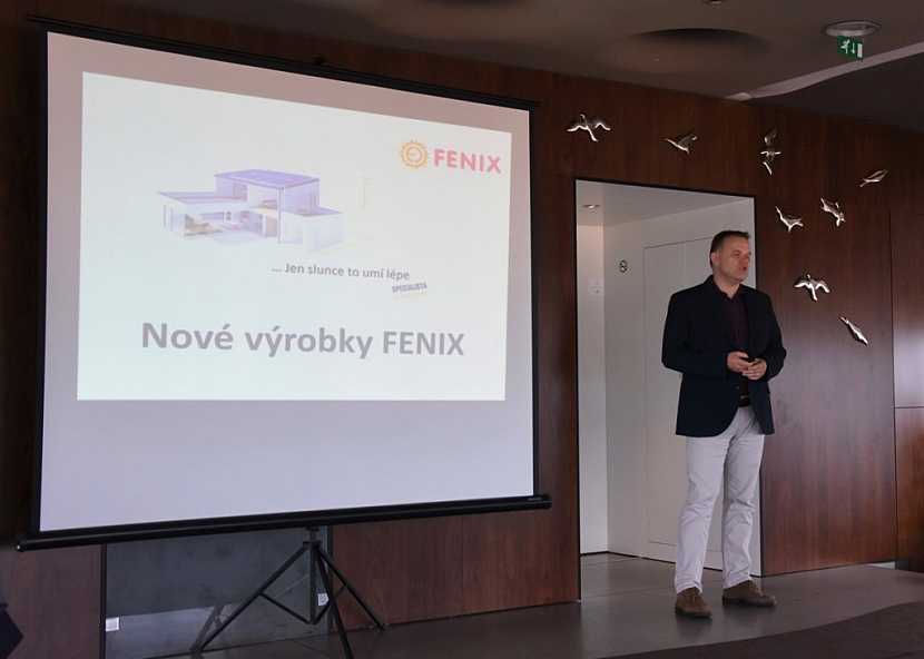 Miroslav Petr, vedoucí tuzemského obchodu, představil novinky v oblasti sálavých panelů.
