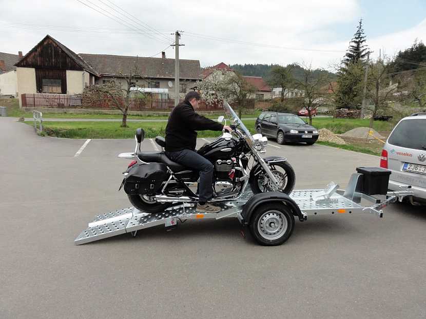 Snadno naložit, bezpečně přepravit - nový přepravník motocyklu