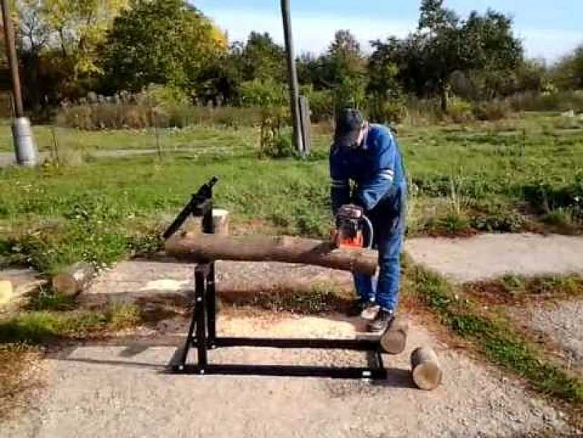 Samosvěrná koza na řezání dřeva